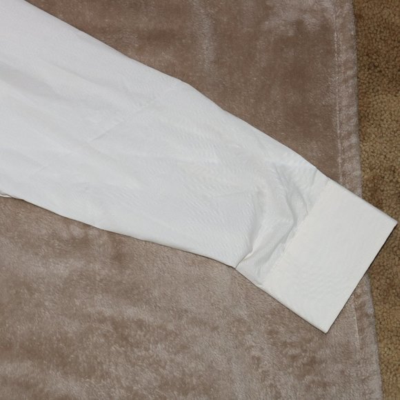 Classix Button Up Dress Shirt - Length 33 - Shoulders 19 - Arm Pits 23.5 - Picture 9 of 14